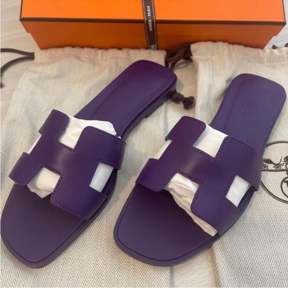 Hermes Oran Sandals in Violet Majorette. NEW!
AUTHENTIC! Size EU 8.5.